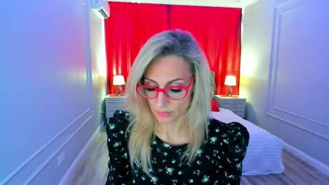 Snapshot of museofstage chatting on 04-10-26, 12:21 Diana online show from 04-10-26, 12:21