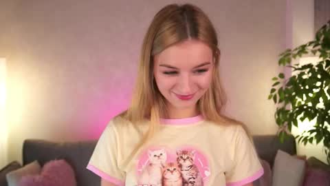 Polly online show from 10-14-25, 03:13