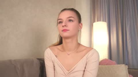 Polly online show from 06-17-26, 01:12