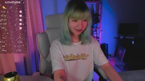 Snapshot of mylaweb chatting on 04-19-26, 04:34 MylaFlores online show from 04-19-26, 04:34