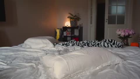 Snapshot of mynaughtynights chatting on 07-10-26, 12:41 Sima online show from 07-10-26, 12:41