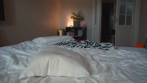 Snapshot of mynaughtynights chatting on 07-19-26, 11:58 Sima online show from 07-19-26, 11:58