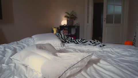 Snapshot of mynaughtynights chatting on 07-20-26, 12:07 Sima online show from 07-20-26, 12:07