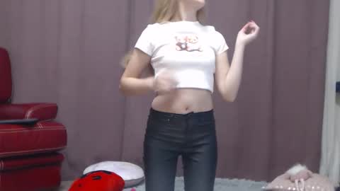 Mystery Girl online show from 10-29-25, 05:04