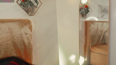 naamah_b online show from 12-20-25, 02:02