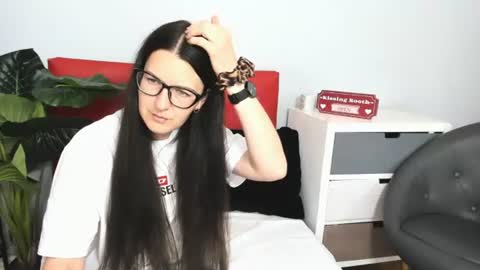 nadiatrue online show from 06-22-26, 02:58