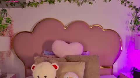 Snapshot of nahiarareina chatting on 06-18-26, 02:10 NahiaraReina online show from 06-18-26, 02:10