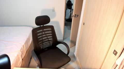 independent model online show from 04-06-26, 05:30