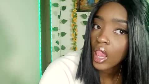 Nahomy  online show from 04-30-26, 05:30