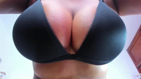 Nahomy online show from 09-25-25, 08:12