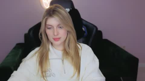 Maeve online show from 09-28-25, 03:01