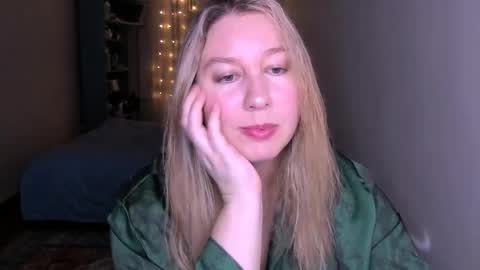 Nancy online show from 04-10-26, 07:18