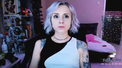 Monday-Friday 12-4 AM and 6-9 AM New York time online show from 12-04-25, 08:17