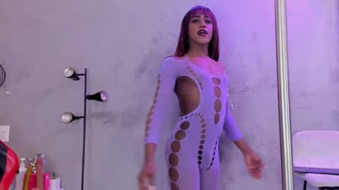 Snapshot of naomi__blair chatting on 04-25-26, 04:04 Naomi Blair online show from 04-25-26, 04:04