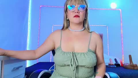 Snapshot of naomi_diamond_ chatting on 05-21-26, 11:28 Naomi online show from 05-21-26, 11:28