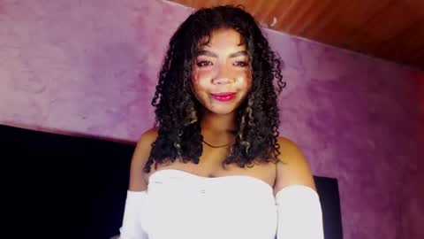 Snapshot of naomi_rider77 chatting on 06-22-26, 08:33 mara Jos online show from 06-22-26, 08:33