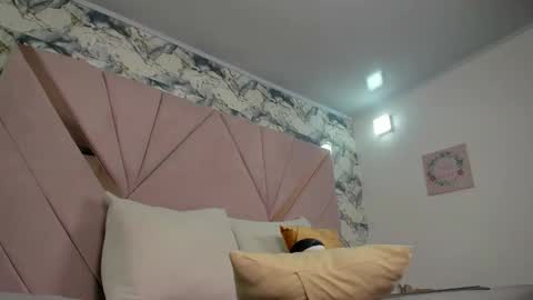 Snapshot of naomy_sexy_ chatting on 03-18-26, 10:57 Naomy online show from 03-18-26, 10:57