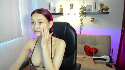 Snapshot of naomy_stanley chatting on 05-12-26, 08:50 Naomy Stanley online show from 05-12-26, 08:50
