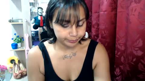 naomylux1 online show from 08-05-26, 01:41
