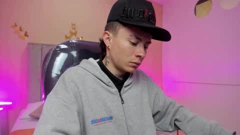 Snapshot of nascary_fox chatting on 03-25-26, 01:06 Nascary Fox online show from 03-25-26, 01:06