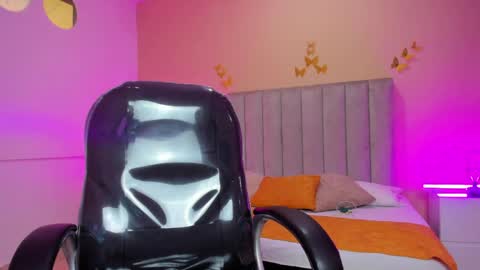 Snapshot of nascary_fox chatting on 04-04-26, 03:09 Nascary Fox online show from 04-04-26, 03:09