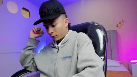 Snapshot of nascary_fox chatting on 04-07-26, 12:38 Nascary Fox online show from 04-07-26, 12:38