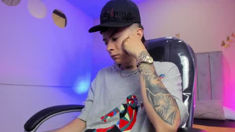 Snapshot of nascary_fox chatting on 04-09-26, 12:32 Nascary Fox online show from 04-09-26, 12:32