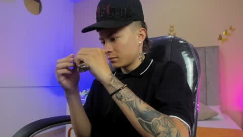 Snapshot of nascary_fox chatting on 04-11-26, 01:04 Nascary Fox online show from 04-11-26, 01:04