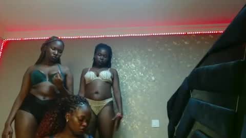 Snapshot of nasha_nei chatting on 03-19-26, 04:33 Nasha online show from 03-19-26, 04:33