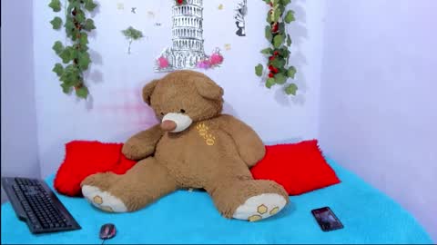 nataliaandjulliam online show from 02-18-26, 03:57