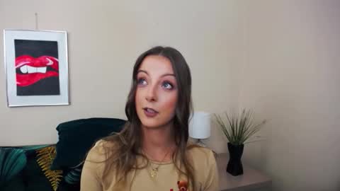 Snapshot of natalie_live chatting on 05-19-26, 06:09 NatalieSexy online show from 05-19-26, 06:09