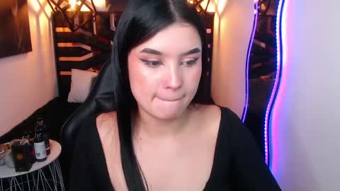 Snapshot of natalie_loffreda chatting on 04-17-26, 08:34 natalie online show from 04-17-26, 08:34