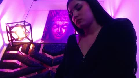 Snapshot of natalie_loffreda chatting on 05-23-26, 12:16 natalie online show from 05-23-26, 12:16
