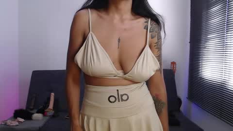 Snapshot of natalygreww chatting on 04-22-26, 08:21 online show from 04-22-26, 08:21