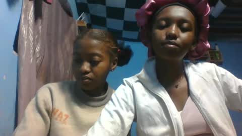 nathalia069 online show from 06-12-26, 08:35