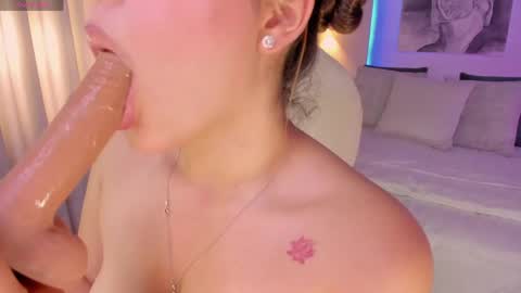 Snapshot of nathalie_rivers chatting on 05-11-26, 02:45 NATHALIE online show from 05-11-26, 02:45