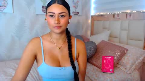 Snapshot of nathalierose_1 chatting on 04-22-26, 02:07 Nathalie Rose online show from 04-22-26, 02:07