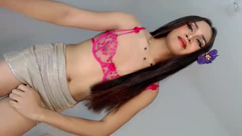 Nathalie smith online show from 05-19-26, 04:08