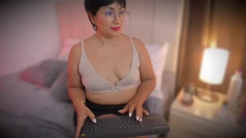 Snapshot of natty_bush chatting on 03-06-26, 08:27 Nathalie online show from 03-06-26, 08:27