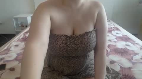 Snapshot of natural_beauty201 chatting on 05-10-26, 12:32 Penelopa369 online show from 05-10-26, 12:32