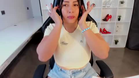 Snapshot of natural_bigboobs chatting on 06-24-26, 07:35 Jazmin Bigboobs online show from 06-24-26, 07:35