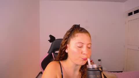 natural_ginger5 online show from 04-15-26, 10:32