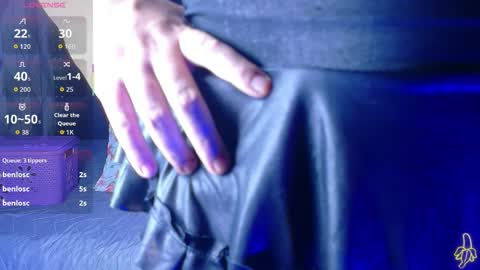 Gwen  online show from 05-20-26, 07:42