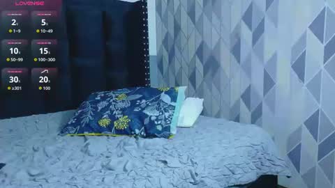 Snapshot of naturaltitss_ chatting on 07-20-26, 07:27 Gwen online show from 07-20-26, 07:27