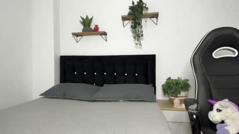 Snapshot of naughty_1girl chatting on 11-14-25, 03:55 Emily online show from 11-14-25, 03:55