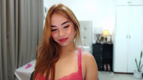 Snapshot of naughty_dreamerxxx chatting on 06-22-26, 08:28 Queen Jess online show from 06-22-26, 08:28