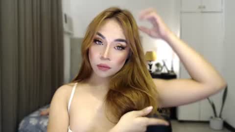 Snapshot of naughty_dreamerxxx chatting on 07-15-26, 07:35 Queen Jess online show from 07-15-26, 07:35