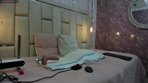 Snapshot of naughty_mely_ chatting on 02-22-26, 08:07 Melany online show from 02-22-26, 08:07