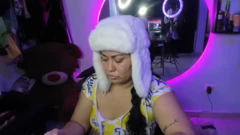 Snapshot of naughty_milf89 chatting on 04-01-26, 05:30 Alicia online show from 04-01-26, 05:30