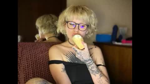 NaughtyLayla666 online show from 06-01-26, 11:17